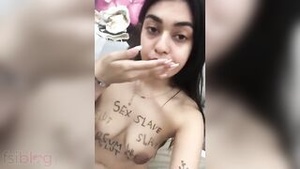 A white trailer girl showing off her body and раздевашки sending MMS messages