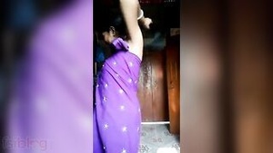 Housewife MMC strip show in Indian wife porn video
