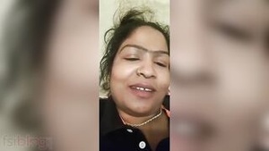 Beautiful Bengali bhabhi stripping to perform online.