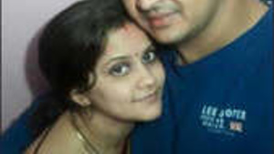 Beautiful Indian housewife Bathes in Secretly taken Videos by Debar