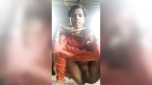 Sexy Dehati shows off her wet vagina in the movie.