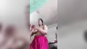 Beautiful Bengali house wife in sexy nude MMS.