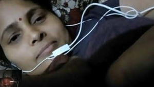 Big-boobed bhabi showing off her assets in part 2