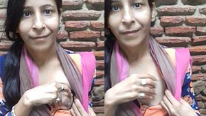 Pretty Indian girl exposing her breasts for her boyfriend’s benefit