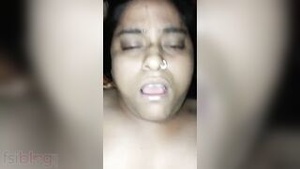 Hot sex with Indian housewife in homemade porn video