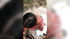 Desi village hottie sucks and fucks hard outdoors