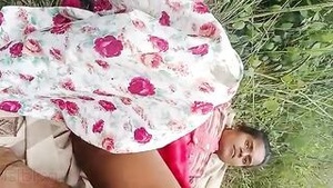 Desi woman gets free sex after sending MMS video to her XXX partner