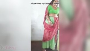 Dehati beauty exposes her pussy in MMS video