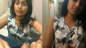 Prajakta, the slut from Mumbai giving a good blowjob