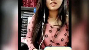 Desi gf showing breasts