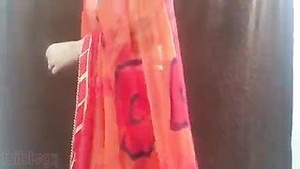 The beautiful Desi with the beautiful big boobs sharing her treasures with her friends online.