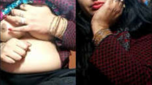 Married Indian woman flashing her breasts live on webcam