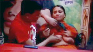 Hot and spicy desi lovers’ fun time in juice shop