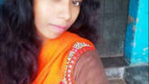 Pretty girl sends nude clips to anyone who wants them