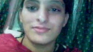 Hot Pakistani teen Shabana in erotic video with her boyfriend