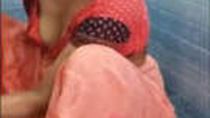 Bhabhi is willing to take a bath