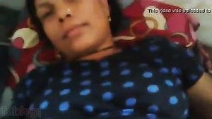 Married aunt seduces her neighbor in this Bengali video.