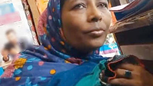 Shop owner seduces his Desi Bhabhi sister-in-law by massaging her nipples.