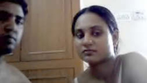 Married Indian woman shows her naked body on webcam.