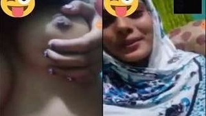 Bengali babe exposes her tee and cleavage during video call