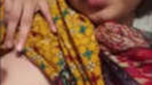 Pretty Pakistani girl in clips showing her booby and pussy