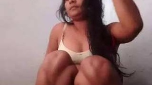 Desi Aldeia nude woman bathtub