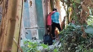 Indian college teens having outdoor group sex and sending MMS.